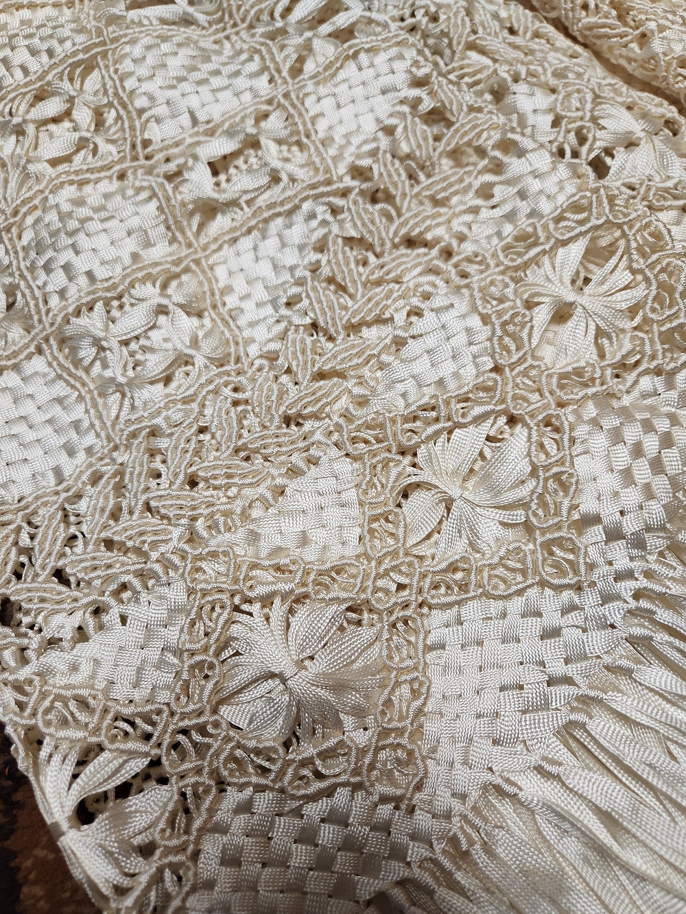 Vintage Shaul Handmade Cream Macramé with Fringe - Picture 12 of 12